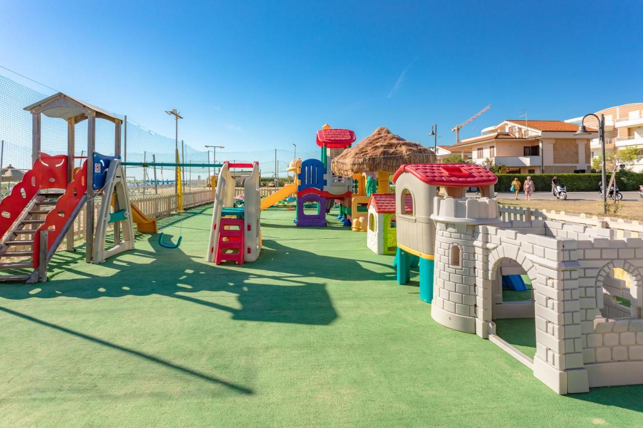 Case Vacanze Blue Bay Resort Розето-дельї-Абруцці Екстер'єр фото