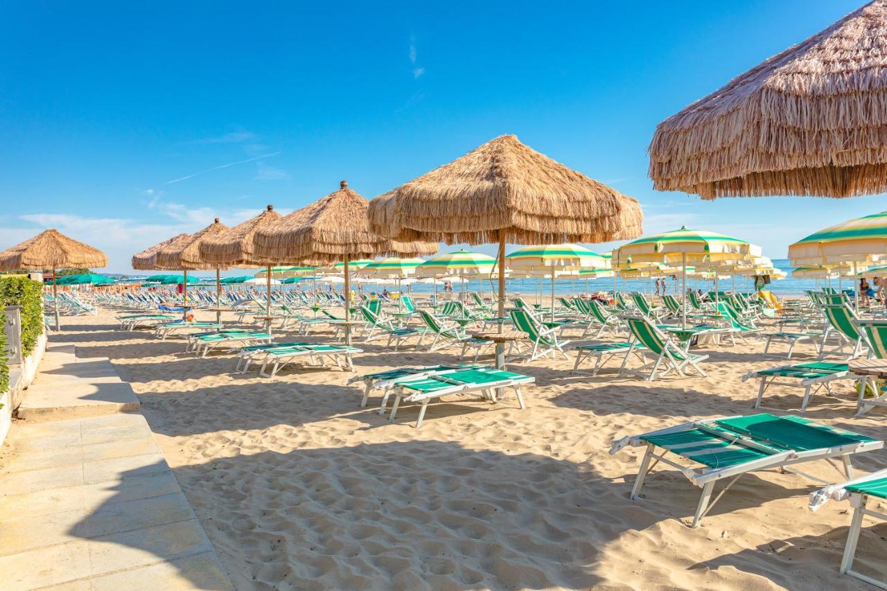 Case Vacanze Blue Bay Resort Розето-дельї-Абруцці Екстер'єр фото