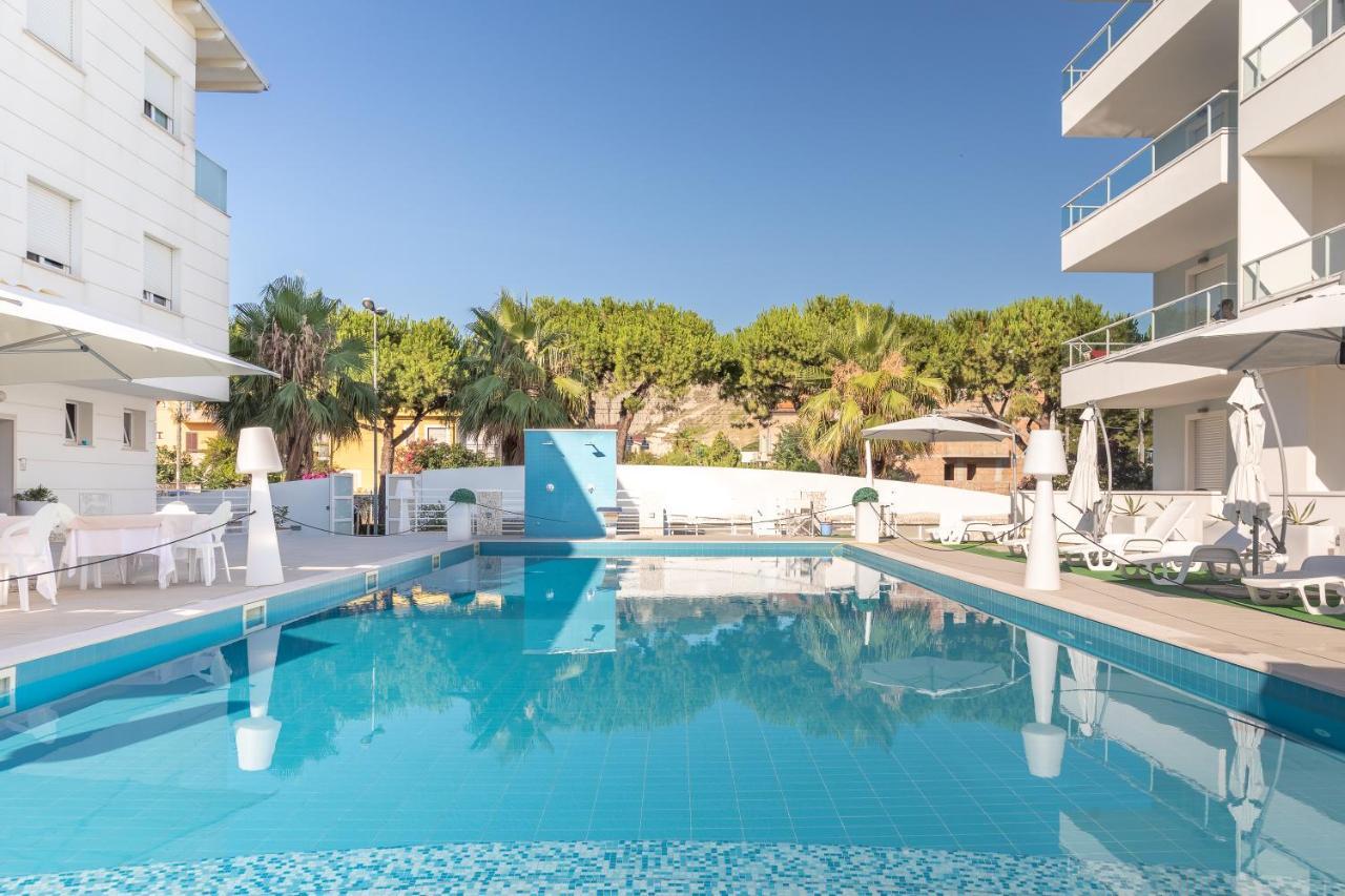 Case Vacanze Blue Bay Resort Розето-дельї-Абруцці Екстер'єр фото