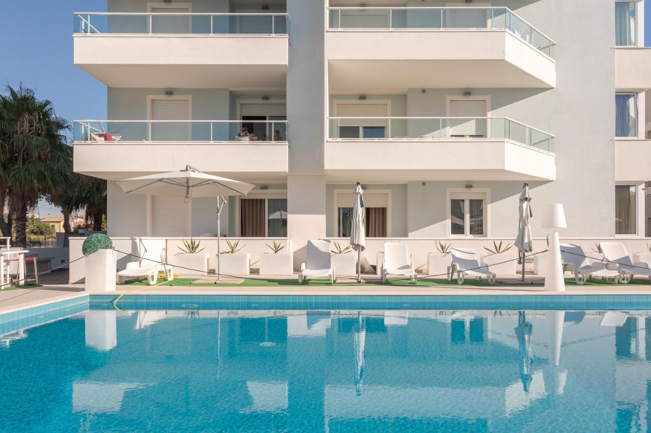 Case Vacanze Blue Bay Resort Розето-дельї-Абруцці Екстер'єр фото