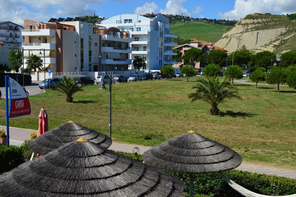 Case Vacanze Blue Bay Resort Розето-дельї-Абруцці Екстер'єр фото