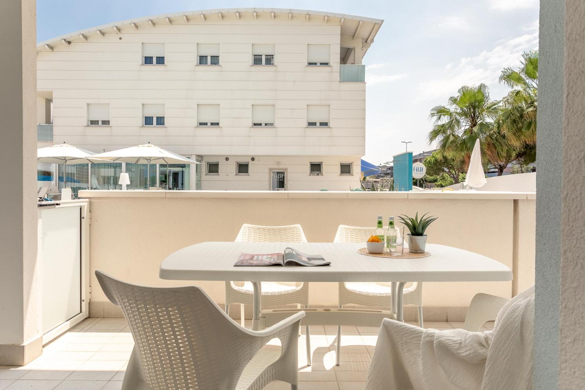 Case Vacanze Blue Bay Resort Розето-дельї-Абруцці Екстер'єр фото