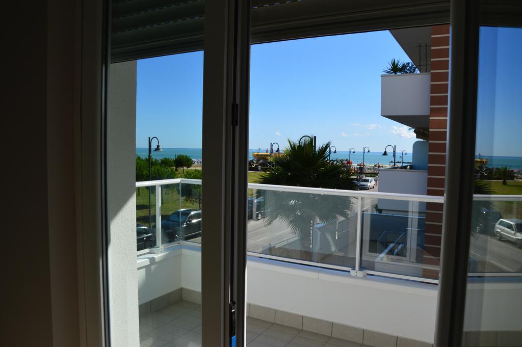 Case Vacanze Blue Bay Resort Розето-дельї-Абруцці Номер фото