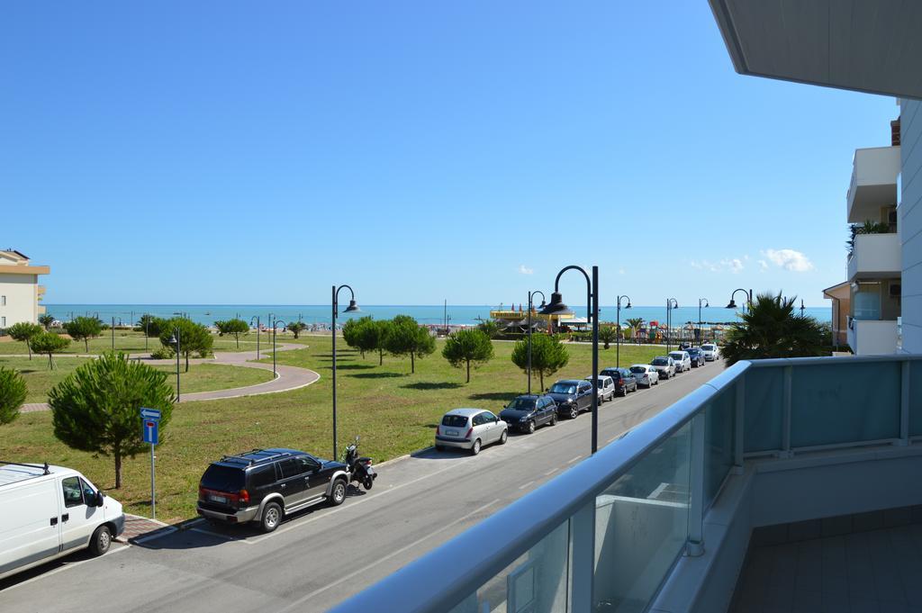 Case Vacanze Blue Bay Resort Розето-дельї-Абруцці Номер фото