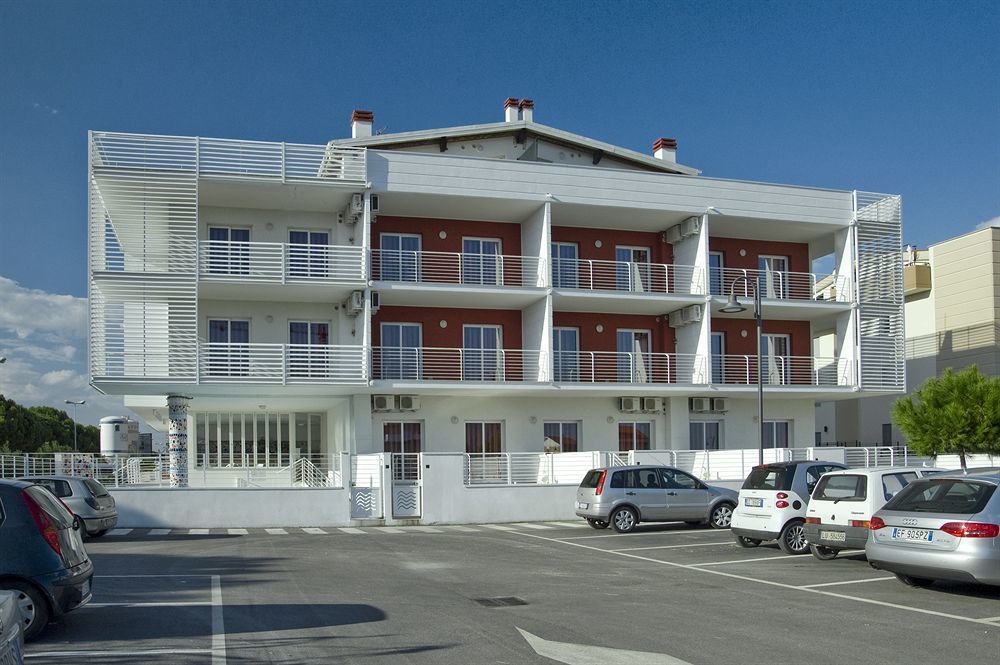 Case Vacanze Blue Bay Resort Розето-дельї-Абруцці Екстер'єр фото